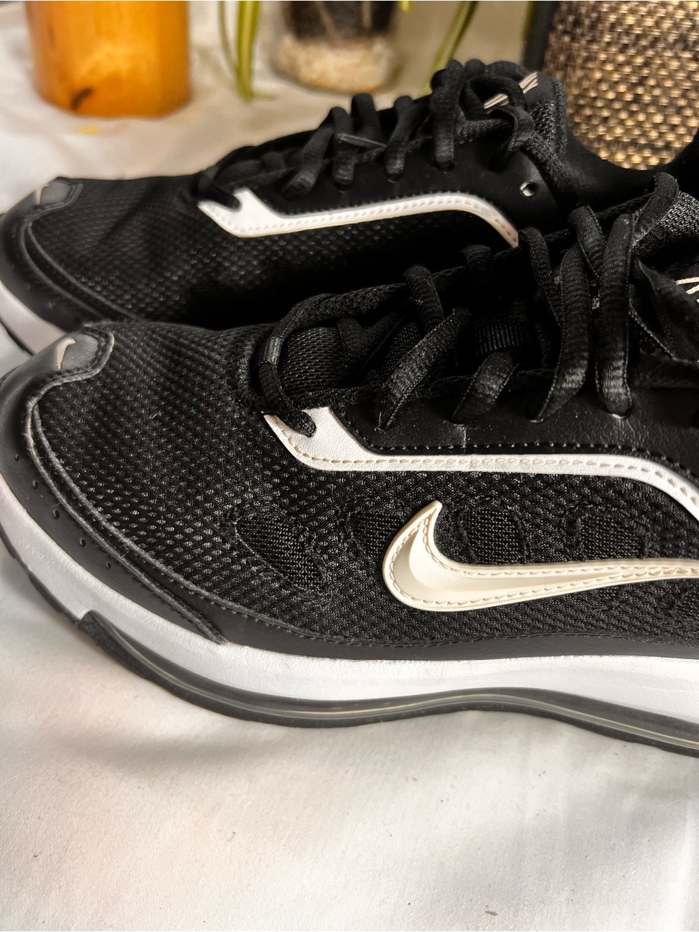 Nike Men’s Black and White Athletic Running Sneakers